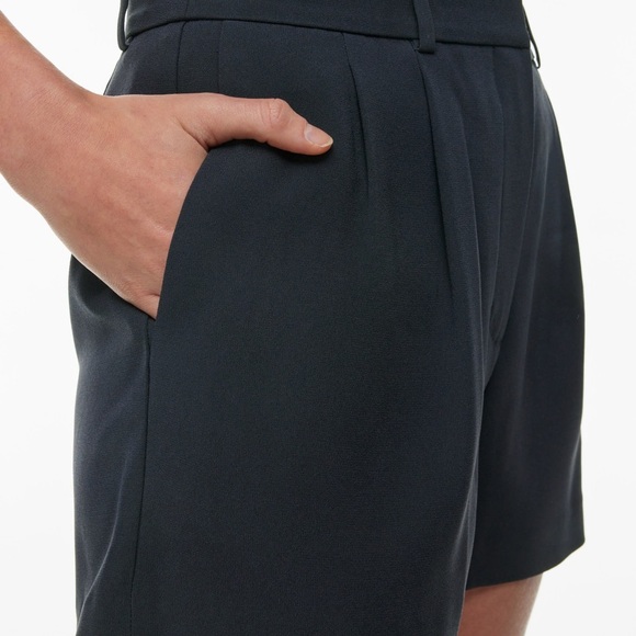 Babaton pleated mini short size 6 - Picture 2 of 5